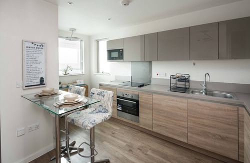 Canning Town Apartamento | Luxury 2 bed Apartment-Canning Town W/easy access to Canary Wharf & Central Lndn