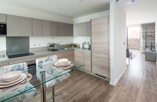 Canning Town Apartamento | Luxury 2 bed Apartment-Canning Town W/easy access to Canary Wharf & Central Lndn