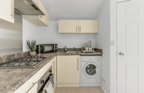Tooting Apartamento | Luxury 2 Bed Flat - 1 Min Walk to Tooting Broadway Metro Station