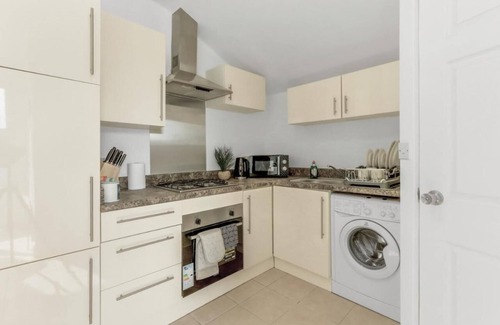 Tooting Apartamento | Luxury 2 Bed Flat - 1 Min Walk to Tooting Broadway Metro Station