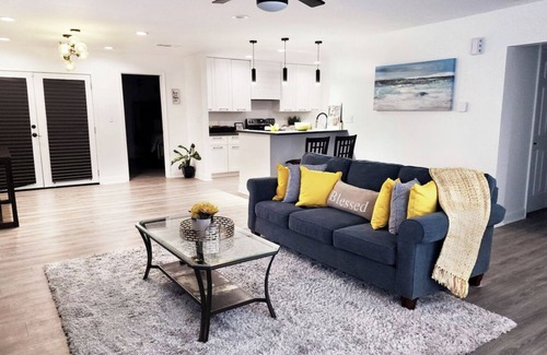 Read Boulevard West Casa | Luxury 2 bedroom with indoor fireplace and bonus room!