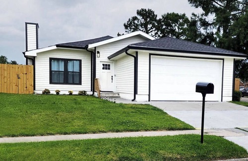 Read Boulevard West Casa | Luxury 2 bedroom with indoor fireplace and bonus room!