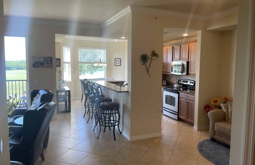 Bradenton Condominio | Luxury 2 BR/2 BA Country Club Condo!