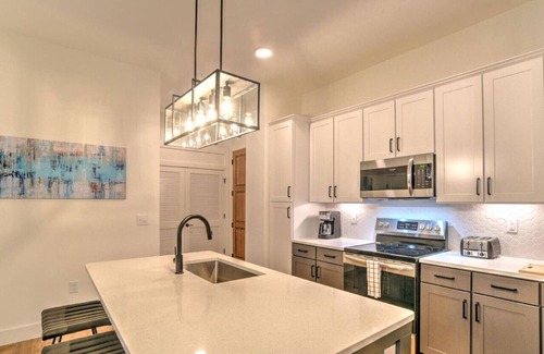 East End - Valley Street Condominio | Nuevo condominio de lujo de 2 bdr / 2 baños ubicado en el corazón del centro de Asheville