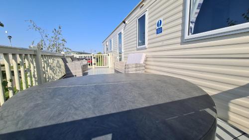 Dogdyke Casa | Luxury 2019 8 berth Caravan with Hot Tub @ Tattershall Lakes