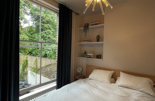 Cantelowes Apartamento | Luxury 2BD Flat w/Private Garden - Kentish Town!