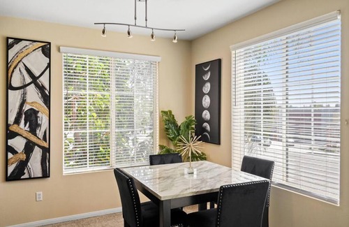 Orange Apartamento | Luxury 2BR/2BA! 5 MIN to Disney!