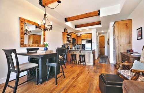 Kimball Junction Casa | Luxury 2BR Park City Retreat with Mountain & Preserve Views & Saltwater Hot Tub
