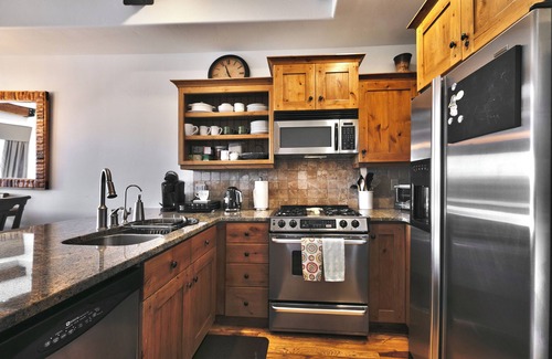 Kimball Junction Casa | Luxury 2BR Park City Retreat with Mountain & Preserve Views & Saltwater Hot Tub