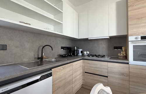 Karavas Apartamento | Luxury 2BR Penthouse in Gated Complex with Terrace, Pool and Gym