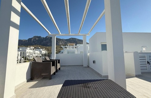 Karavas Apartamento | Luxury 2BR Penthouse in Gated Complex with Terrace, Pool and Gym