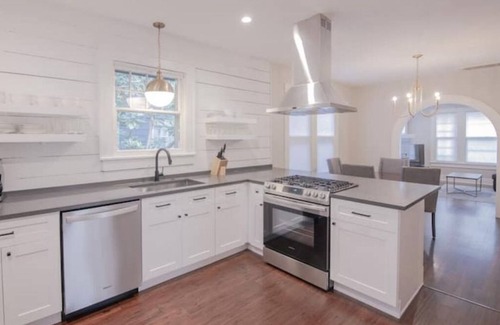 North University Casa | Luxury 3/2 Home Only Blocks From UT Campus