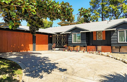 Ladera Heights Casa | Luxury 3+3 with Car + Chef Option