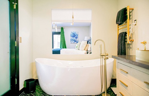 Ladera Heights Casa | Luxury 3+3 with Car + Chef Option