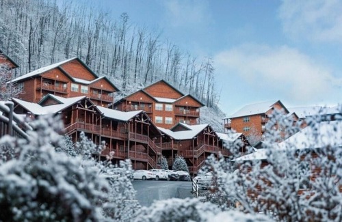 Gatlinburg Villa | Luxury 3, 4, 7 Night stay in a 2 Bedroom suite at Westgate Smoky Mountain Resort