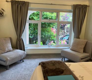 St. Michaels Cama Y Desayuno | Luxury 3 bedded room with sea peeps and parking