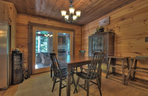 Cashes Valley Cabina | Luxury 3-bedroom cabin in charming Blue Ridge