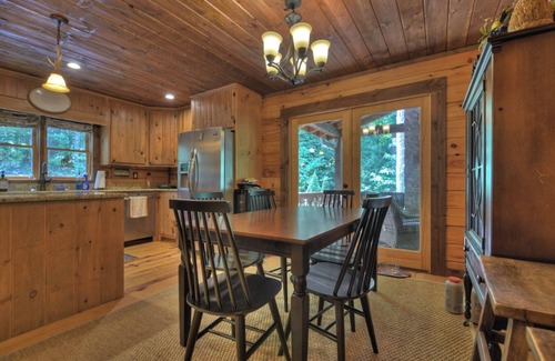 Cashes Valley Cabina | Luxury 3-bedroom cabin in charming Blue Ridge