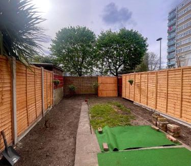 Lansbury Apartamento | Luxury 3 Bedroom Flat with Garden