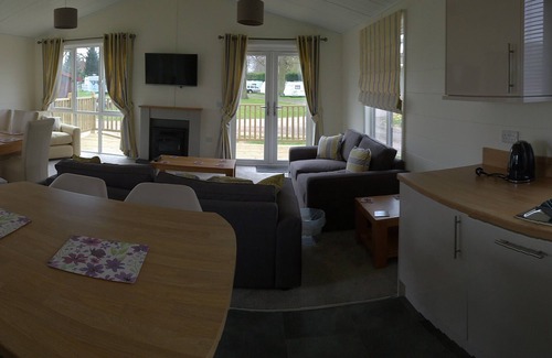 King's Lynn Casa | Three Bedroom Lodge 11