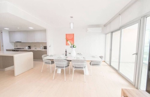Tumba Vieja Apartamento | Luxury 3 Bedroom Oceanview apt w parking balcony