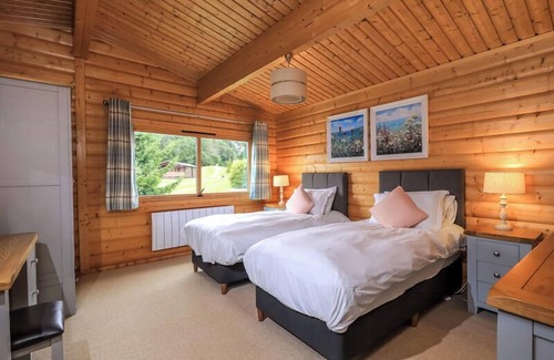 Winchester Cabina | Luxury 3 bedroom Scandinavian Lodge v(sleeps 6)