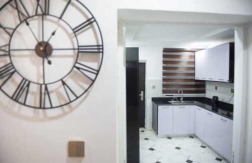 Abuja Casa | Luxury 3 Bedrooms Apart-24Hrs Elect/WIFI/Security 3 Bed Abuja (Black)