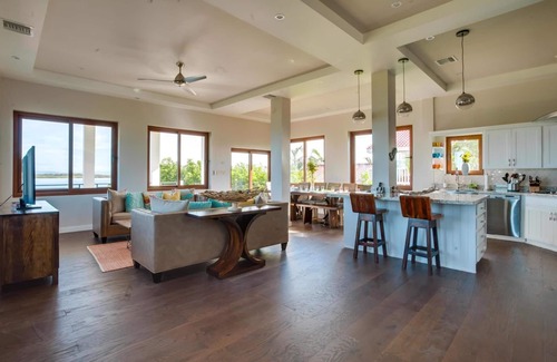 Plantation Villa | Puestas de sol sobre la laguna y las montañas mayas con Laguna Gecko!