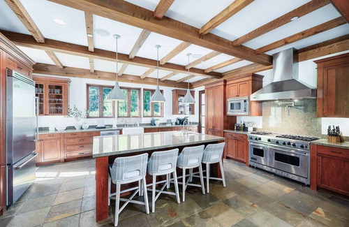 Sonoma County Villa | Finca de lujo de 15 hectáreas en Calistoga: Piscina, vistas al viñedo y fogata