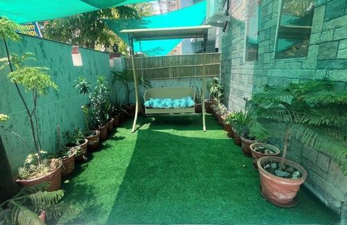Shyam Nagar Casa | Luxury 3BHK 5 min from Metro Station with Projector, AC, Wifi, Kitchen-Dune Cove