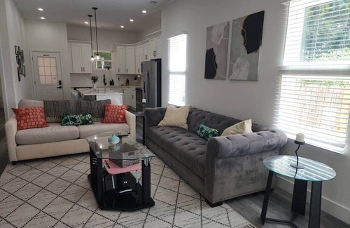 Sylvan Hills Apartamento | Luxury 3BR Apt King Suite Modern Feel