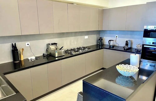 Ngor Apartamento | Luxury 3BR Apt Near Ngor Beach Balcony & Wi-Fi