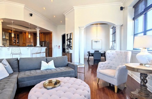 Central Business District Condominio | Luxury 3BR Downtown Kalamazoo Penthouse + Private Parking & Walkable