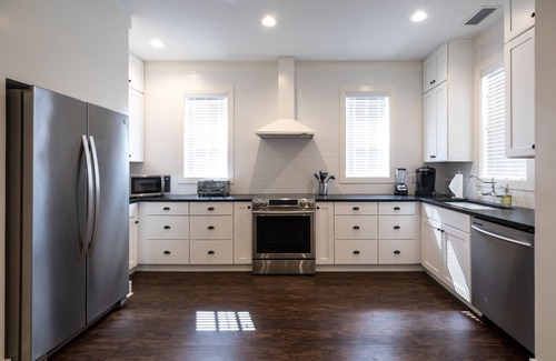 Lake Alfred Cabaña | Impresionante, a estrenar de 3 dormitorios / 2. 5 baños Cottage en el lago Alfred!