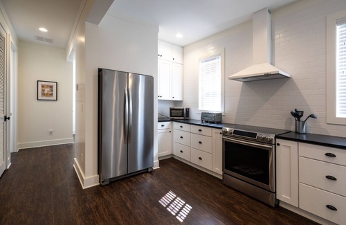 Lake Alfred Cabaña | Impresionante, a estrenar de 3 dormitorios / 2. 5 baños Cottage en el lago Alfred!