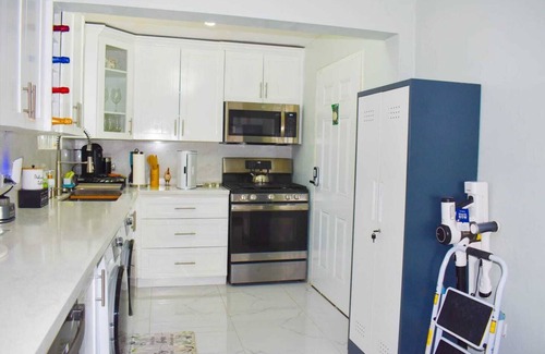 Silver Sands Casa | Luxury 3BR Villa w/ Private Pool,Fast Wifi - Near 876 Beach Club Relax in Style!