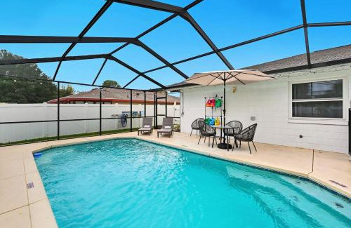 Cypress Gardens Casa | Luxury 3BR with Private POOL & GAME ROOM, only 4 MIN to LEGOLAND