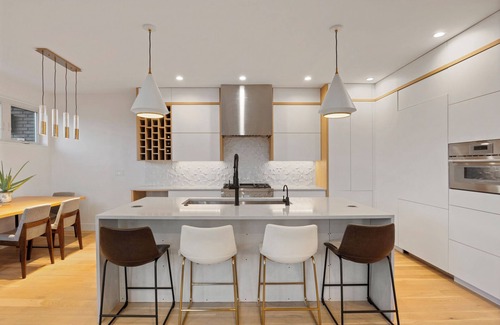 Villa Park Casa | Luxury 4 Bedroom 4.5 Bath Gourmet Kitchen Skyline: Broncos, Sloan's, Central