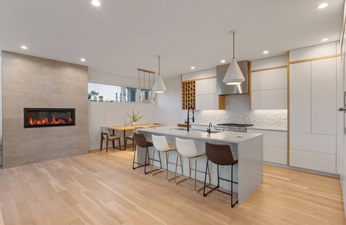 Villa Park Casa | Luxury 4 Bedroom 4.5 Bath Gourmet Kitchen Skyline: Broncos, Sloan's, Central