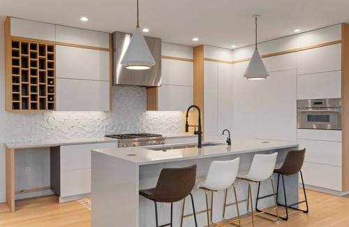 Villa Park Casa | Luxury 4 Bedroom 4.5 Bath Gourmet Kitchen Skyline: Broncos, Sloan's, Central