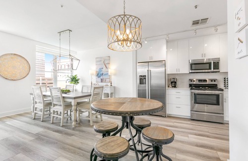 Central Business District Apartamento | Luxury 4 bedroom Condo Short Walk to Bourbon Street