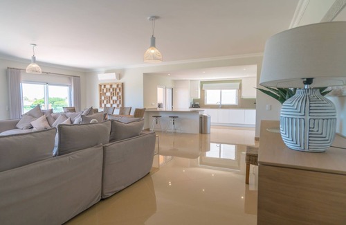 Atalaia Casa | Luxury 4 Bedroom Detached Villa on Boavista Golf Resort, Lagos