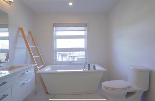 Aylmer Villa | Luxury 4 Bedroom Home in Ottawa/Gatineau