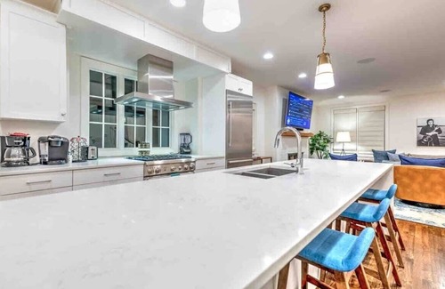 Hillsboro West End Casa | Luxury 4 Bedroom Home Game Room 13 Beds!