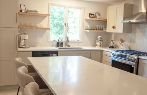 Williamsville Casa | Luxury 4-bedroom house with AC/Heat in Buffalo