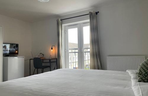 West Thurrock Casa | Luxury 4 Large Bedrooms Thurrock Grays 3 bathrooms 1 en suite Netflix Free Parking