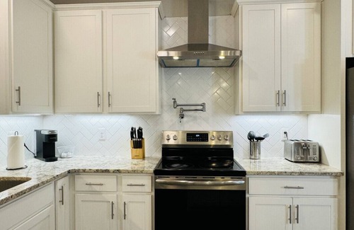 Augusta Casa | Luxury 4B/4.5b Home, EV Charger, deck by MCG #9