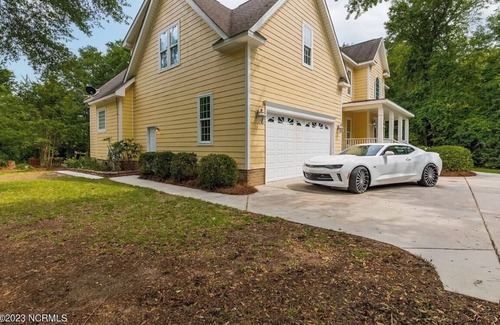 Cedar Point Casa | Luxury 5-bedroom house in Cedar Point with AC, WiFi, hotub, private yard & more!
