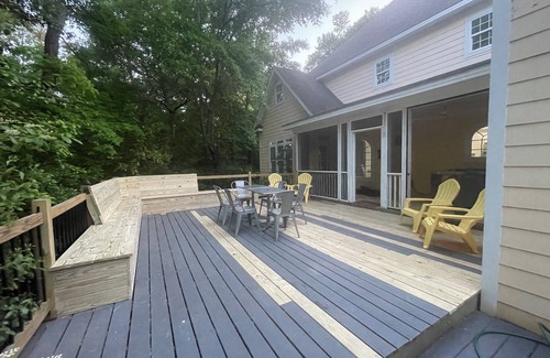 Cedar Point Casa | Luxury 5-bedroom house in Cedar Point with AC, WiFi, hotub, private yard & more!