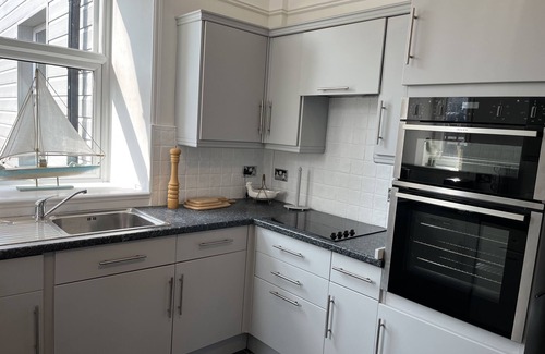 Nefyn Casa | Luxury 5 bedroom holiday home in an idylic seaside town in the Llyn Peninsula